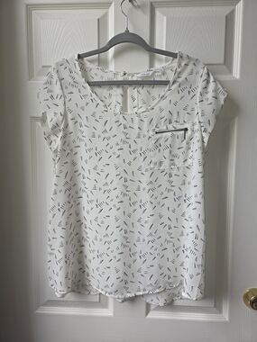 Light Cream Short-Sleeve Printed Pocket Blouse